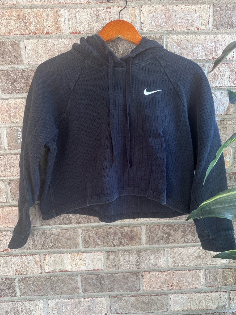 Super Cute Sporty Nike Black Ribbed Cropped Hoodie Sweater Large